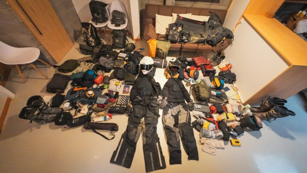 Motorcycle Luggage 2 people to travel the world